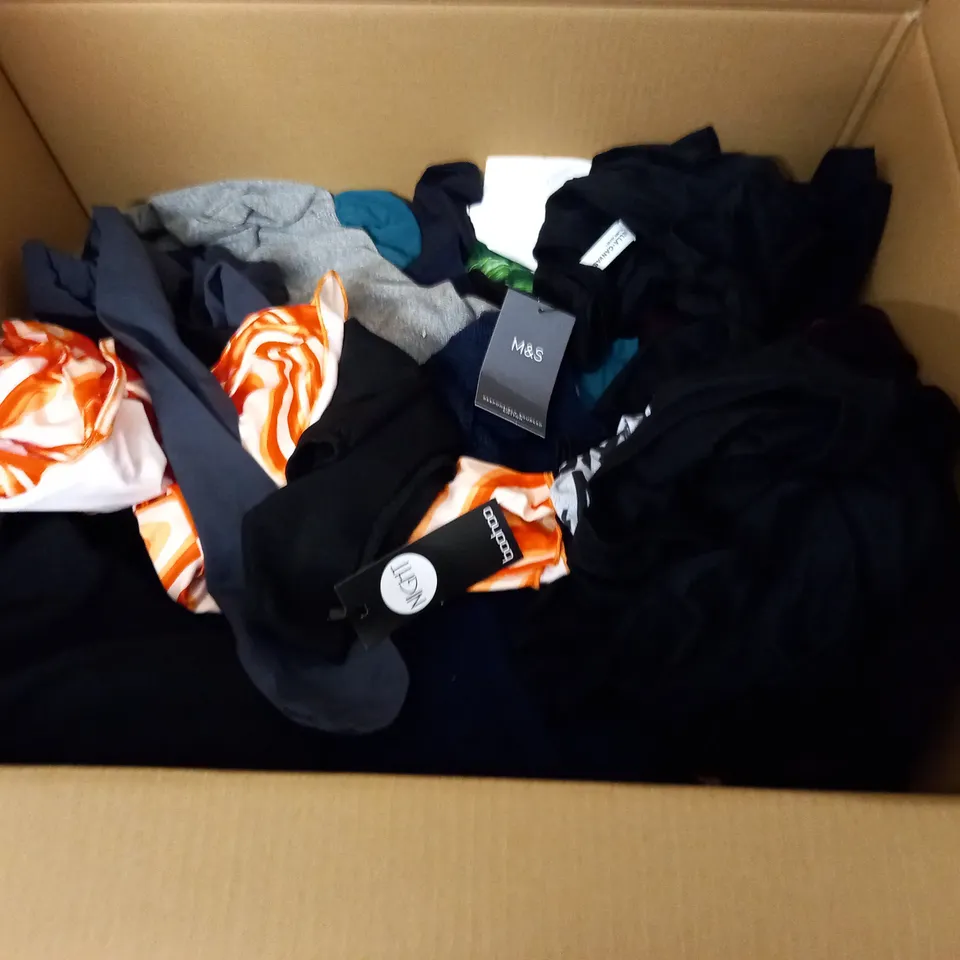 LARGE QUANTITY OF ASSORTED CLOTHING ITEMS TO INCLUDE BOOHOO, NEW LOOK AND M&S