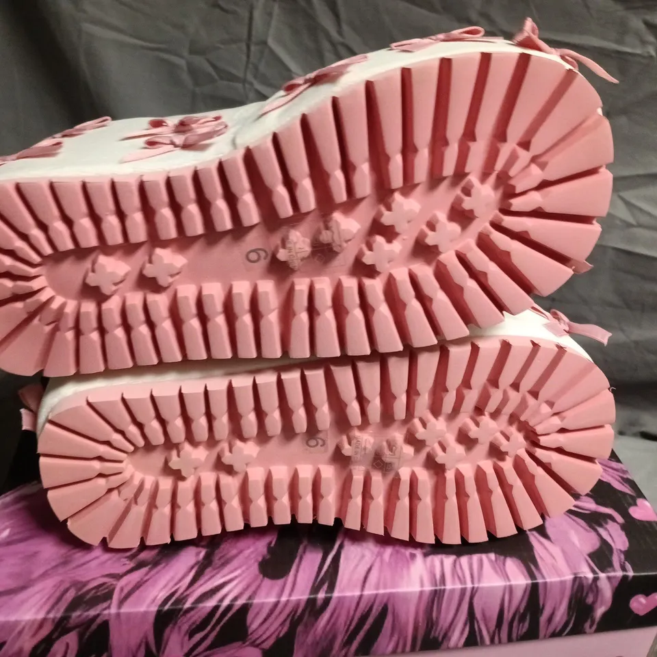 BOXED KOI A COURTSHIP OF BOWS PLATFORM MARY JANES IN WHITE - UKI 6