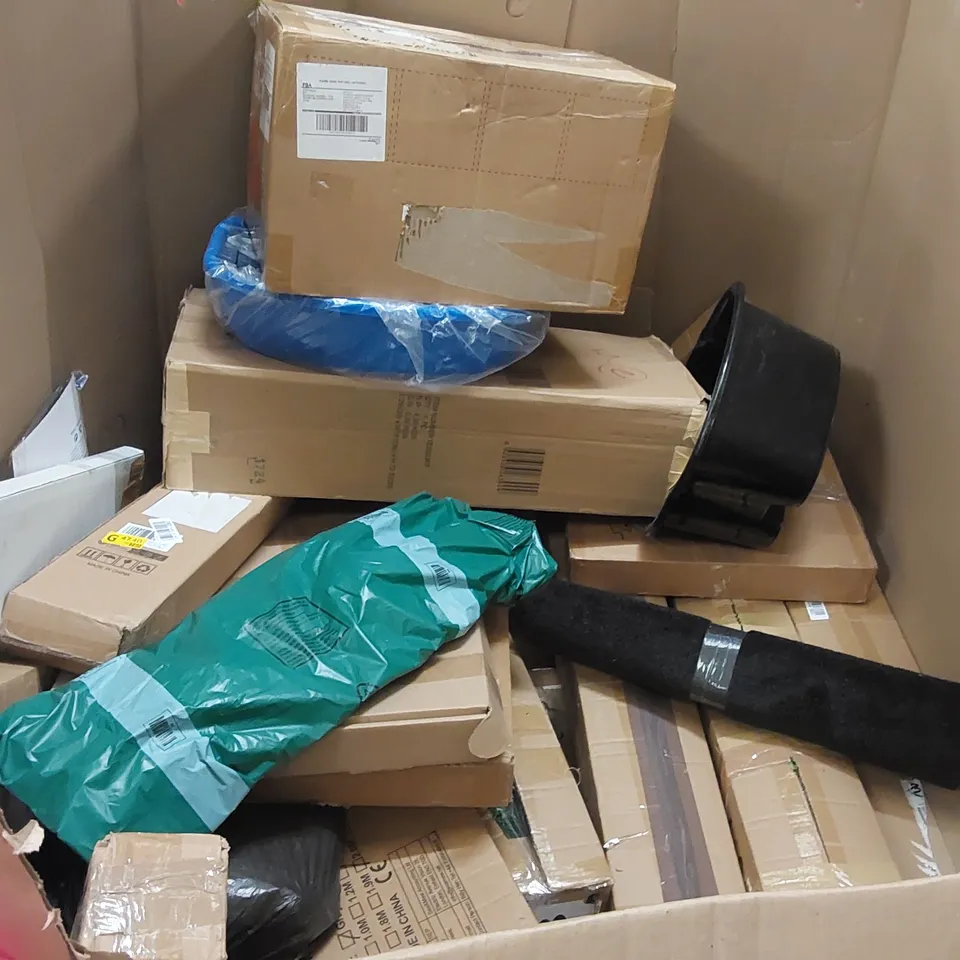 PALLET OF ASSORTED ITEMS INCLUDING: ANYCUBIC KOBRA 3 COMBO 3D PRINTER, 2X ANYCUBIC KOBRA 2 NEO 3D PRINTERS, 11FT PATIO UMBRELLA, 2.9M TELESCOPIC LADDER ECT