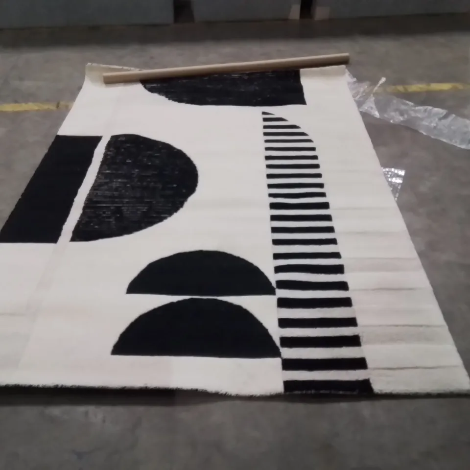 BROOKLYN GEOMETRIC WOOL HAND MADE AREA RUG 220X155CM