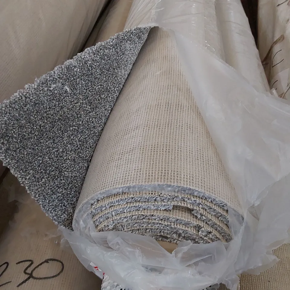 ROLL OF QUALITY PRIMO WESTMOORLAND SLATE CARPET // SIZE: 4 X 3.9m