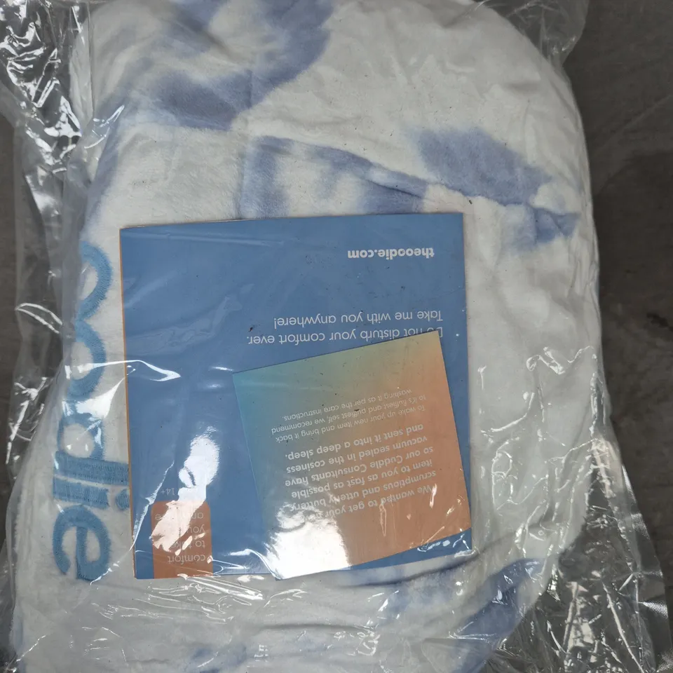 SEALED OODIE DRESSING GOWN PLUSH IN BLUE/WHITE