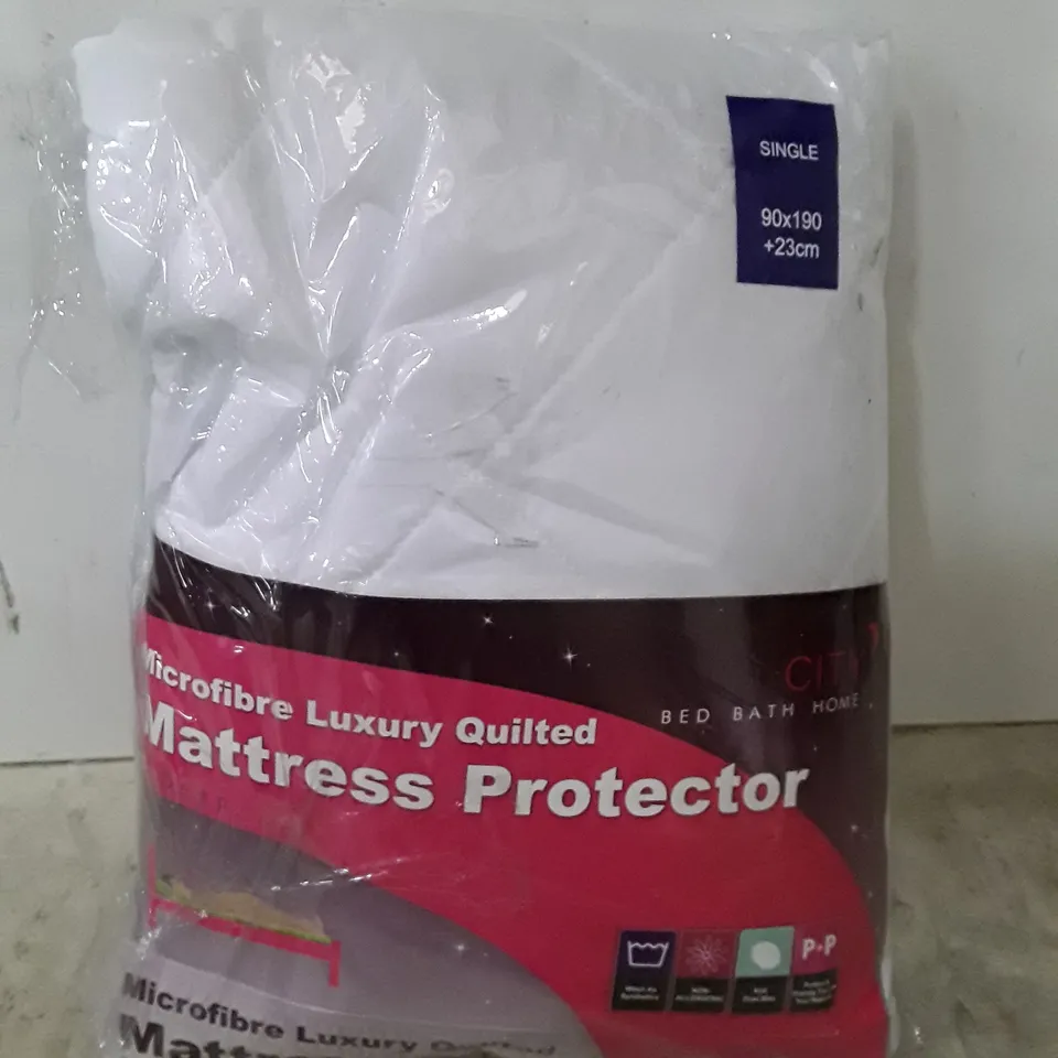 HYPOALLERGENIC QUILTED MATTRESS PROTECTOR 