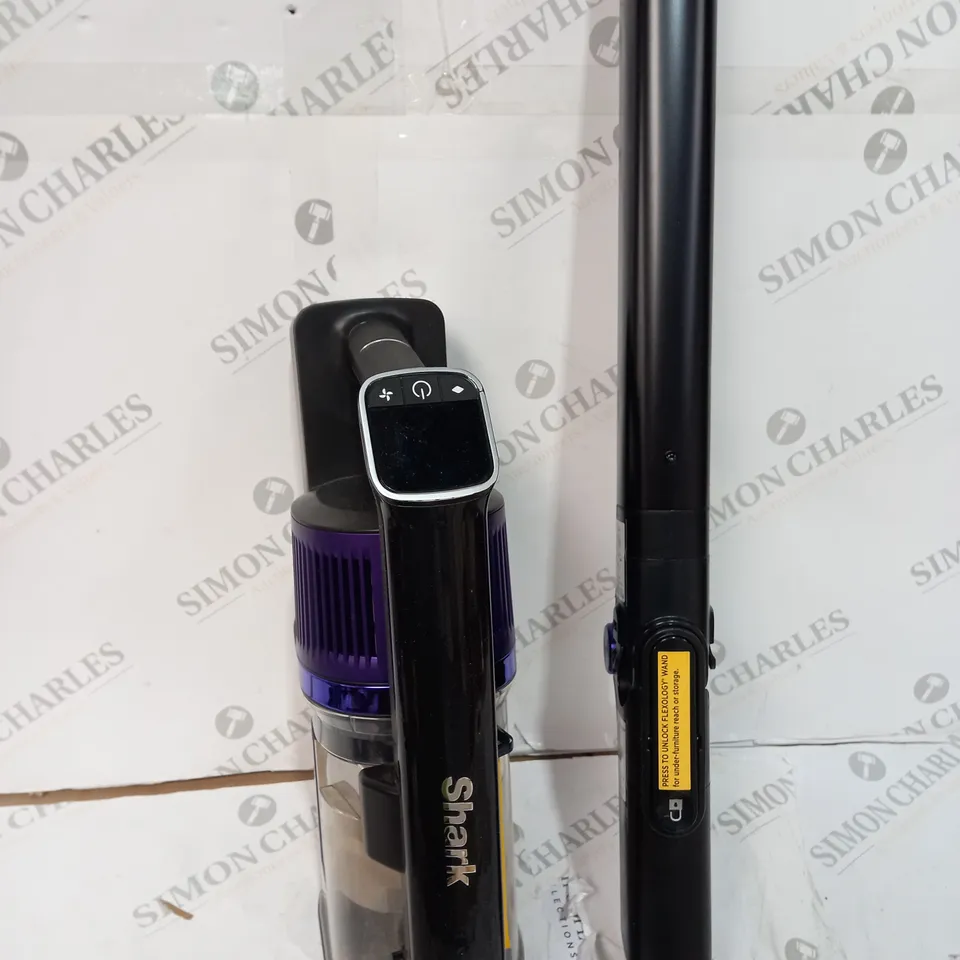 BOXED SHARK COMPLETE HOME CORDLESS STICK VACUUM