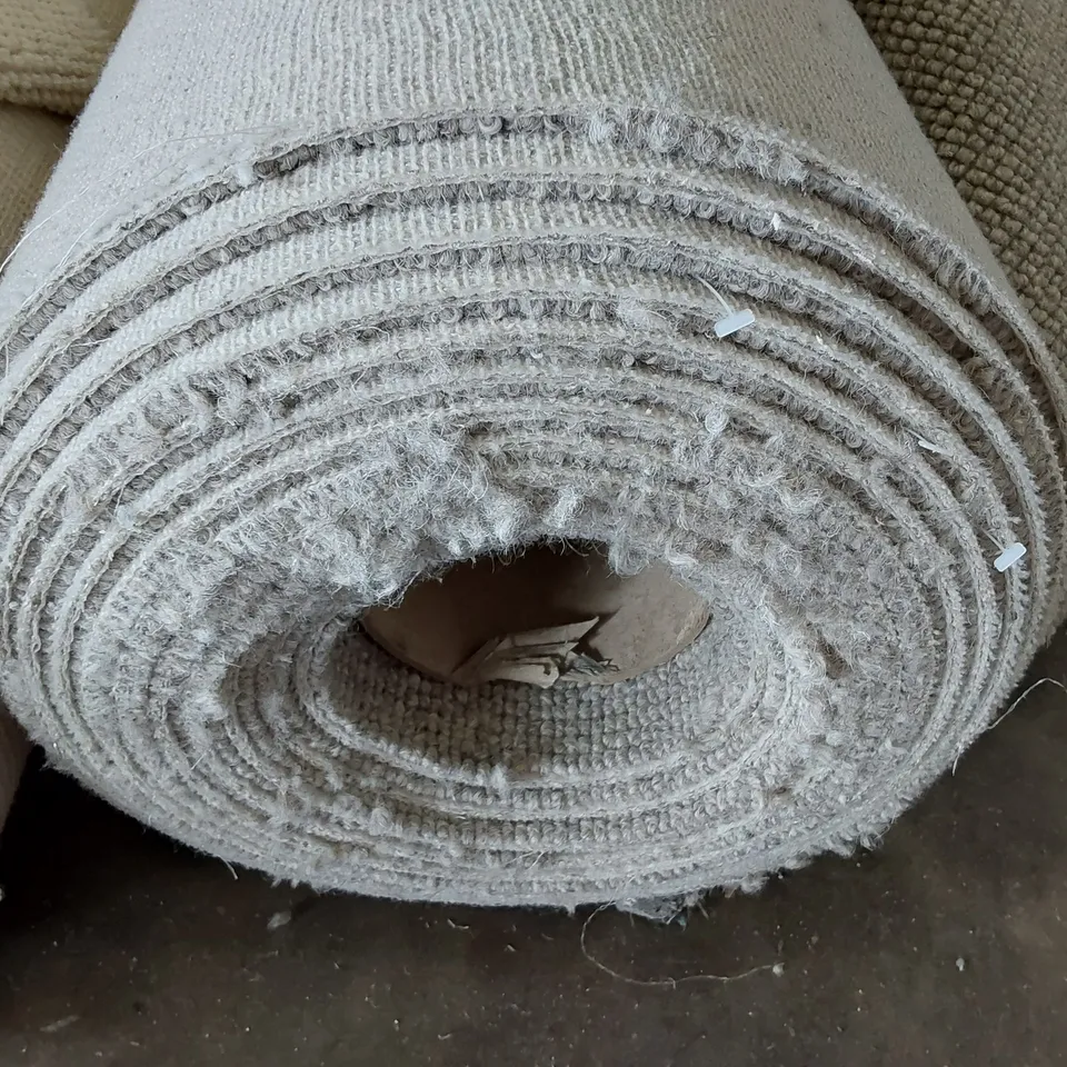 ROLL OF QUALITY LIGHT GREY CARPET APPROXIMATELY 4M × 9.3M