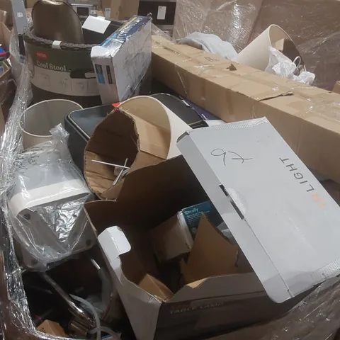PALLET CONTAINING A VERY LARGE QUANTITY OF ASSORTED CONSUMER PRODUCTS INCLUDING: AIRFRYER, KETER STOOL, TAP, TABLE LAMP ECT