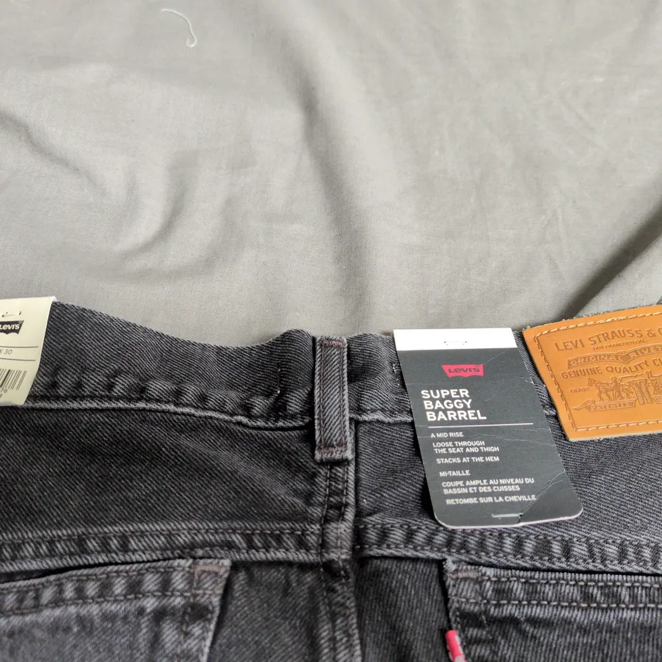LEVI'S SUPER BAGGY BARREL JEANS – DARK DENIM, MEN'S, UK 26 (WAIST 26) X 30IN INSEAM