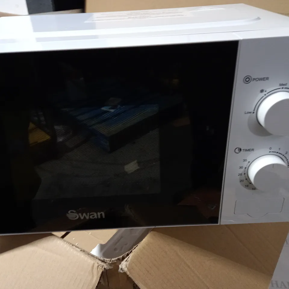 SWAN 700W MANUAL MICROWAVE RRP £108