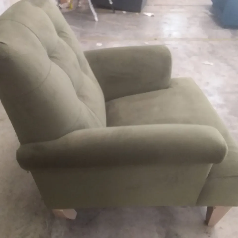 QUALITY BRITISH DESIGNER LOUNGE CO. EASY CHAIR GREEN PLUSH FABRIC 