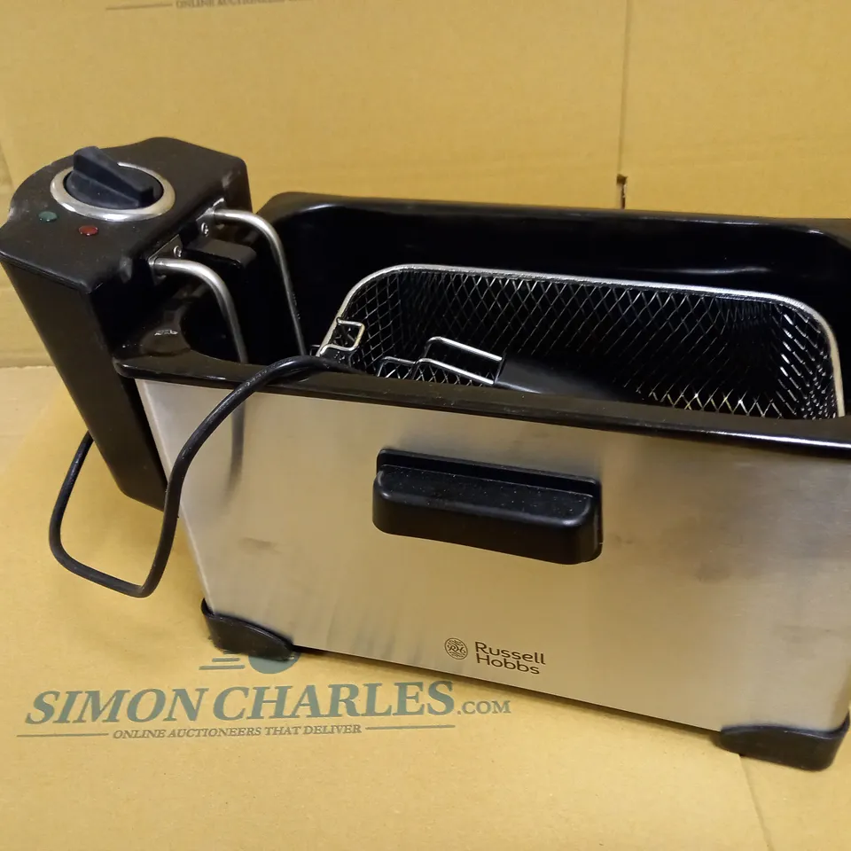 RUSSELL HOBBS 19771 DEEP FAT FRYER