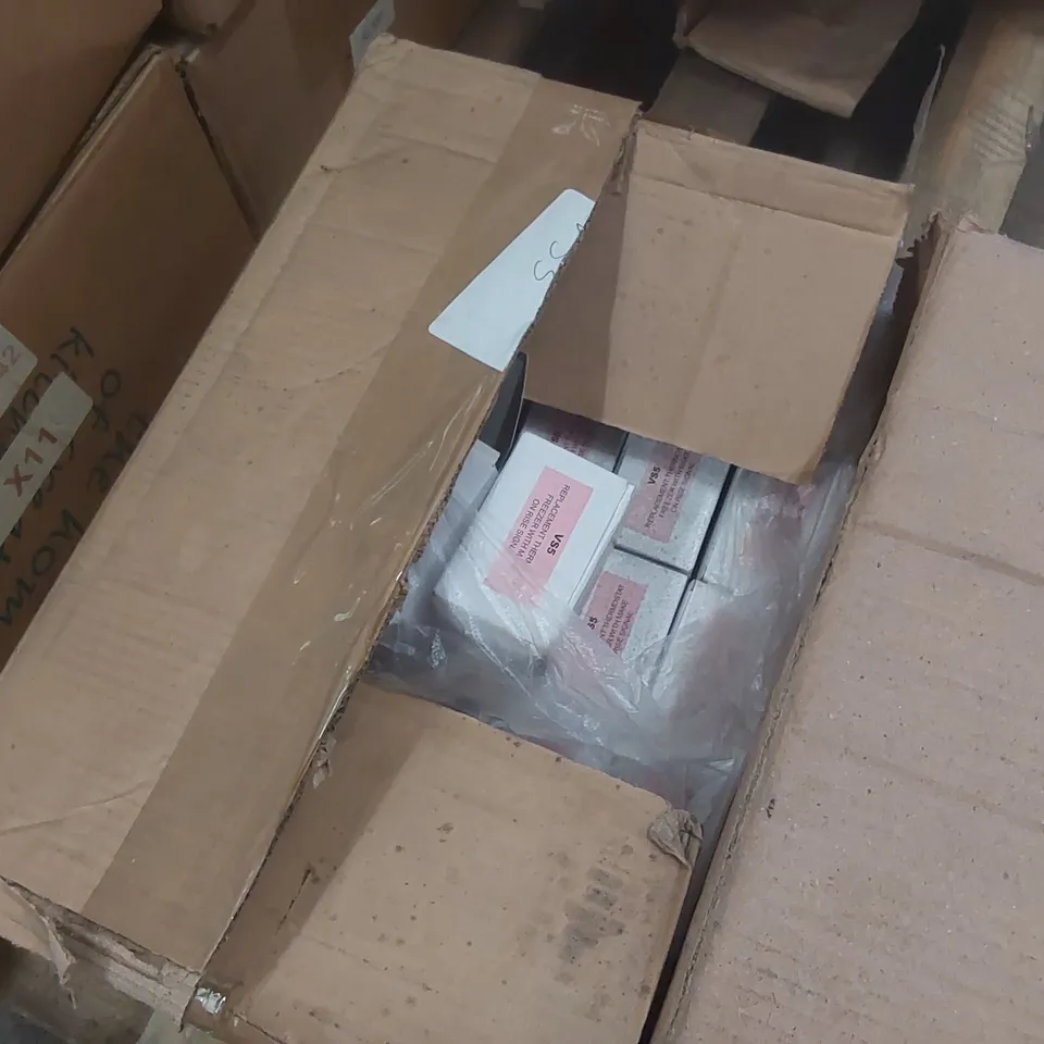 PALLET CONTAINING A LARGE QUANTITY OF ASSORTED CATERING EQUIPMENT SPARES INCLUDING: COPPER PIPE, REPLACEMENT THERMOSTATS FOR FRIDGES AND FREEZERS, CHARGING HOSES ECT