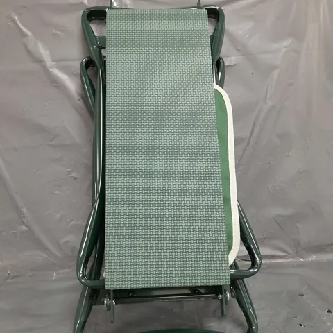 UNBRANDED GREEN FOLDABLE CHAIR 