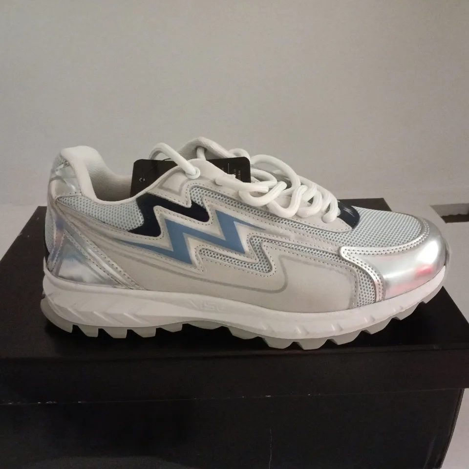 AISE CHROME BLUE COSMO RUNNER UK 8 BOXED