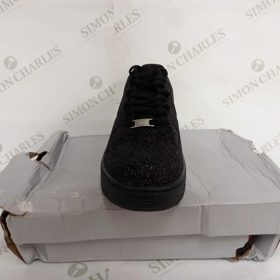 NIKE AIR FORCE 1 07 IN BLACK GLITTER - UK 8.5