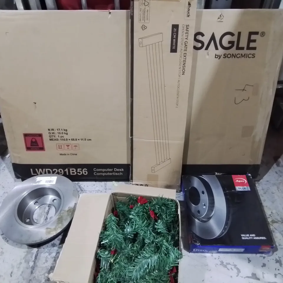 LOT OF 5 ASSORTED ITEMS TO INCLUDE BOXED COMPUTER DESK, SAFETY GATE EXTENSION AND APEC BLUE DISC