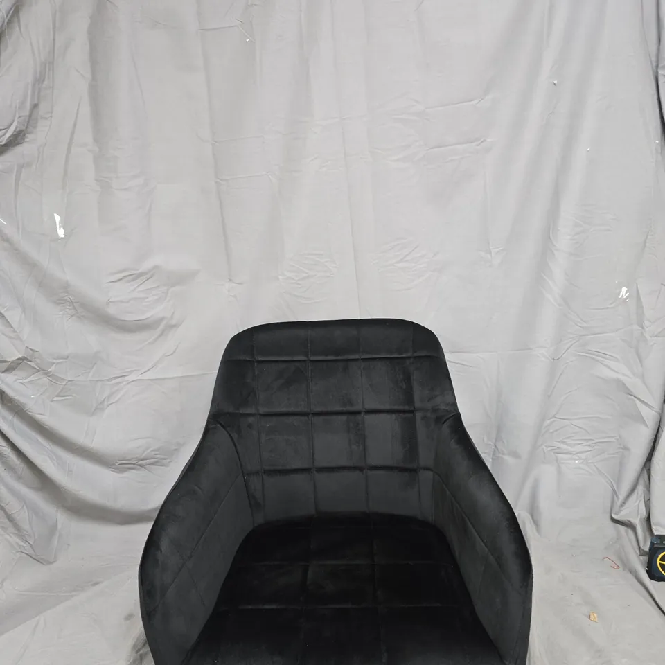 2X BOXED BLACK CHAIRS WITH LEGS AND BOLTS