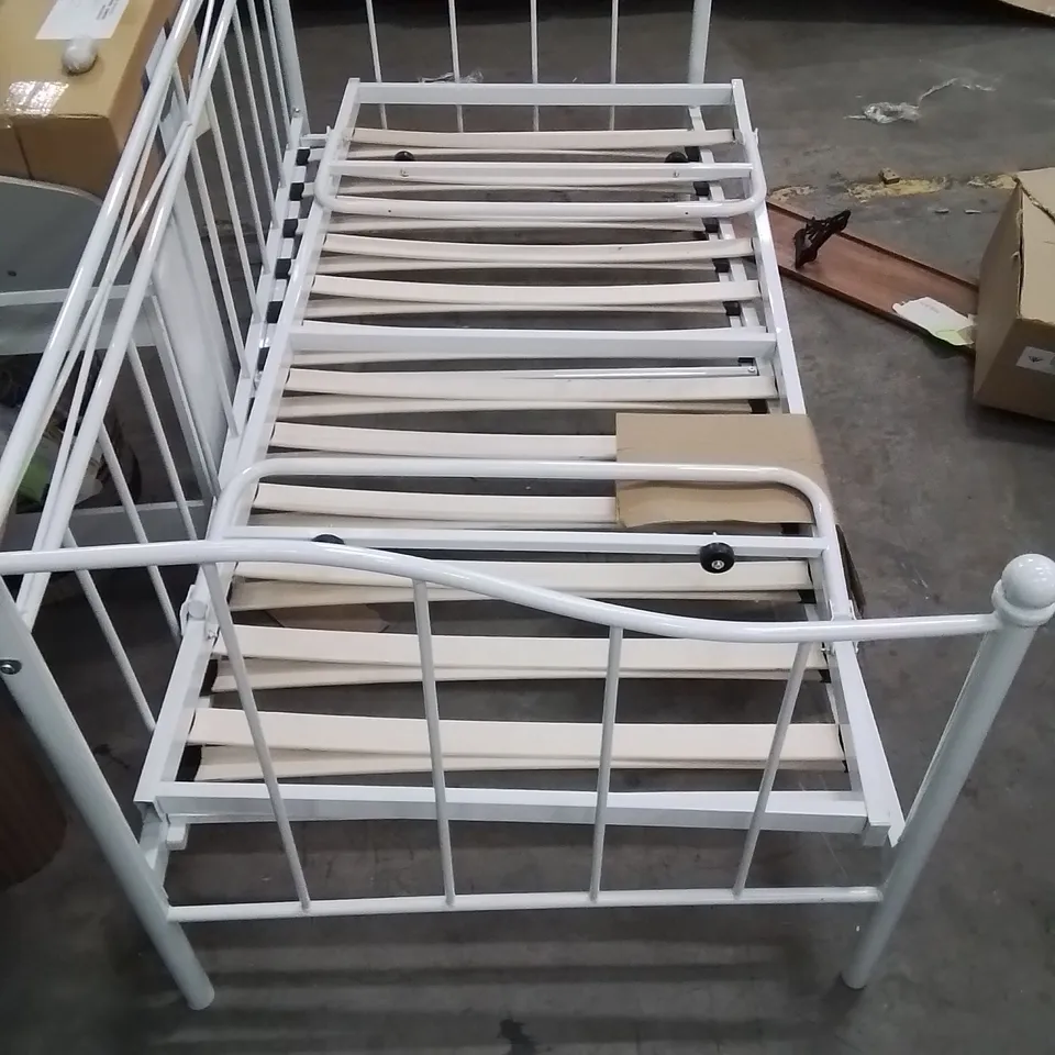 ZIGGY STEEL DAYBED WITH TRUNDLE WHITE SIZE SINGLE 