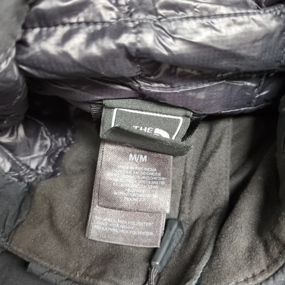 THE NORTH FACE MEDIUM BLACK HOODED COAT
