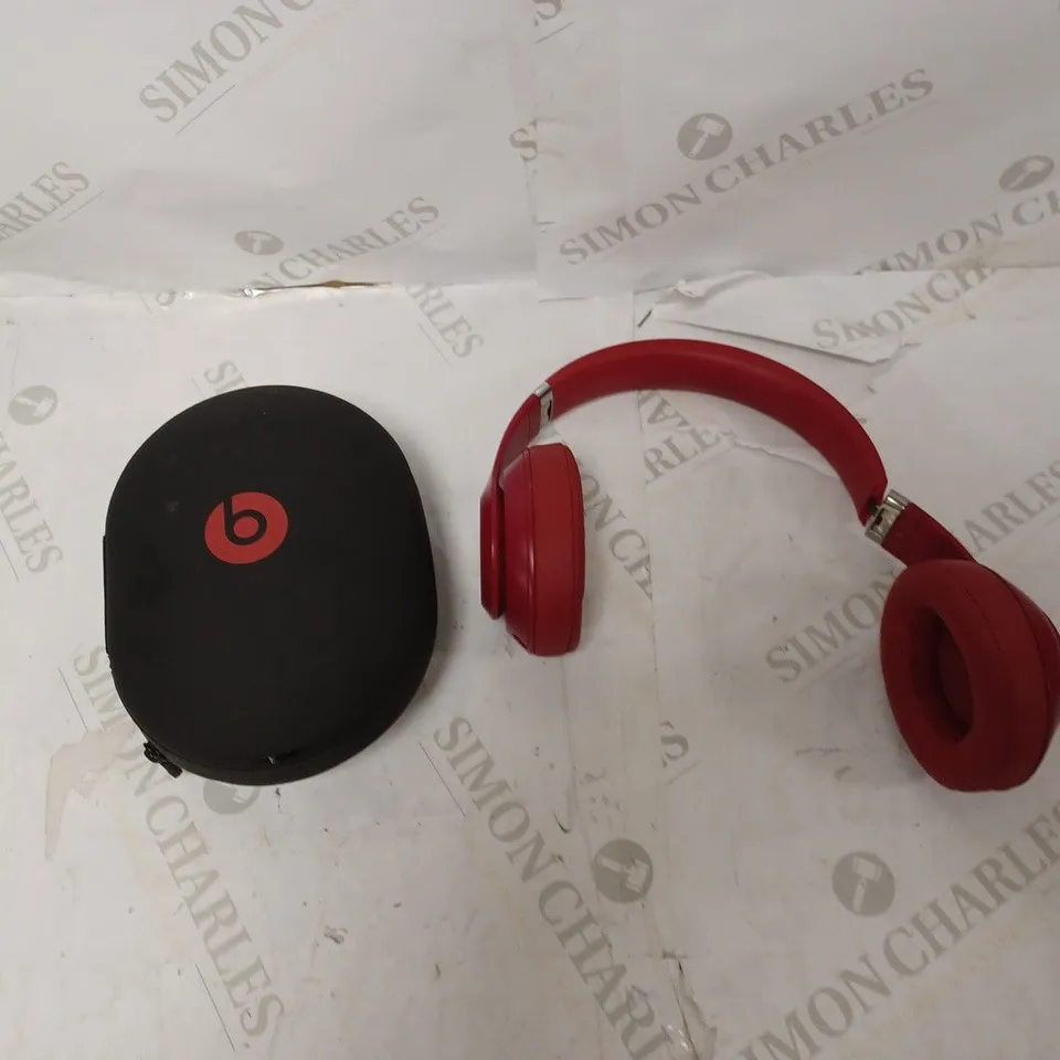 RED BEATS WITH CASE 