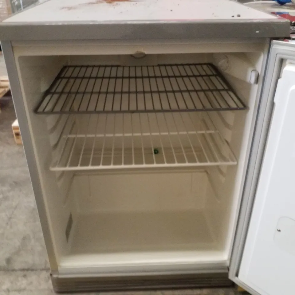 ELECTROLUX UNDERCOUNTER REFRIGERATOR, STAINLESS DOOR, 160L RUCR16X1