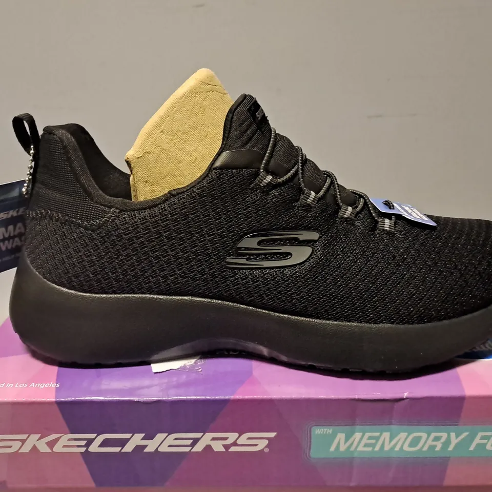 BOXED SKECHERS BLACK TRAINERS - UK 5 