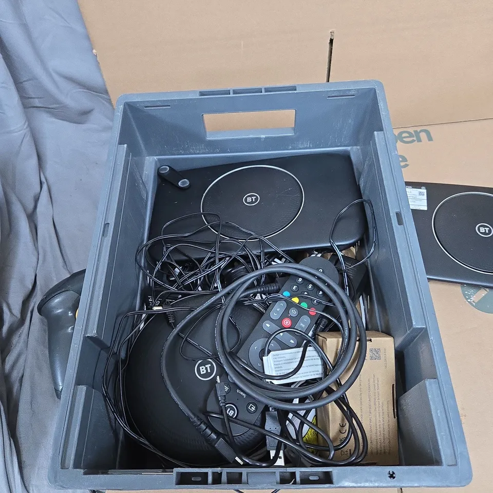 TOTE OF APPROXIMATELY 12 ASSORTED ITEMS TO INCLUDE: BT ROUTER