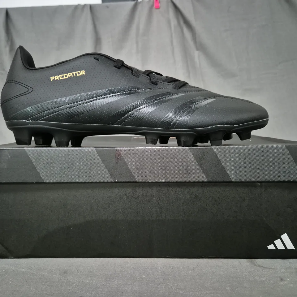 BOXED PAIR OF ADIDAS PREDATOR CLUB FXG FOOTBALL BOOTS IN BLACK UK SIZE 11