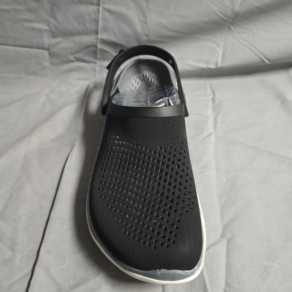 UNBOXED PAIR OF LITERIDE CROC CLOGS - UK SIZE M9 / W10