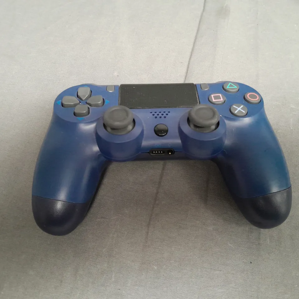 PLAYSTATION 4 HAND HELD GAMES CONTROLLER