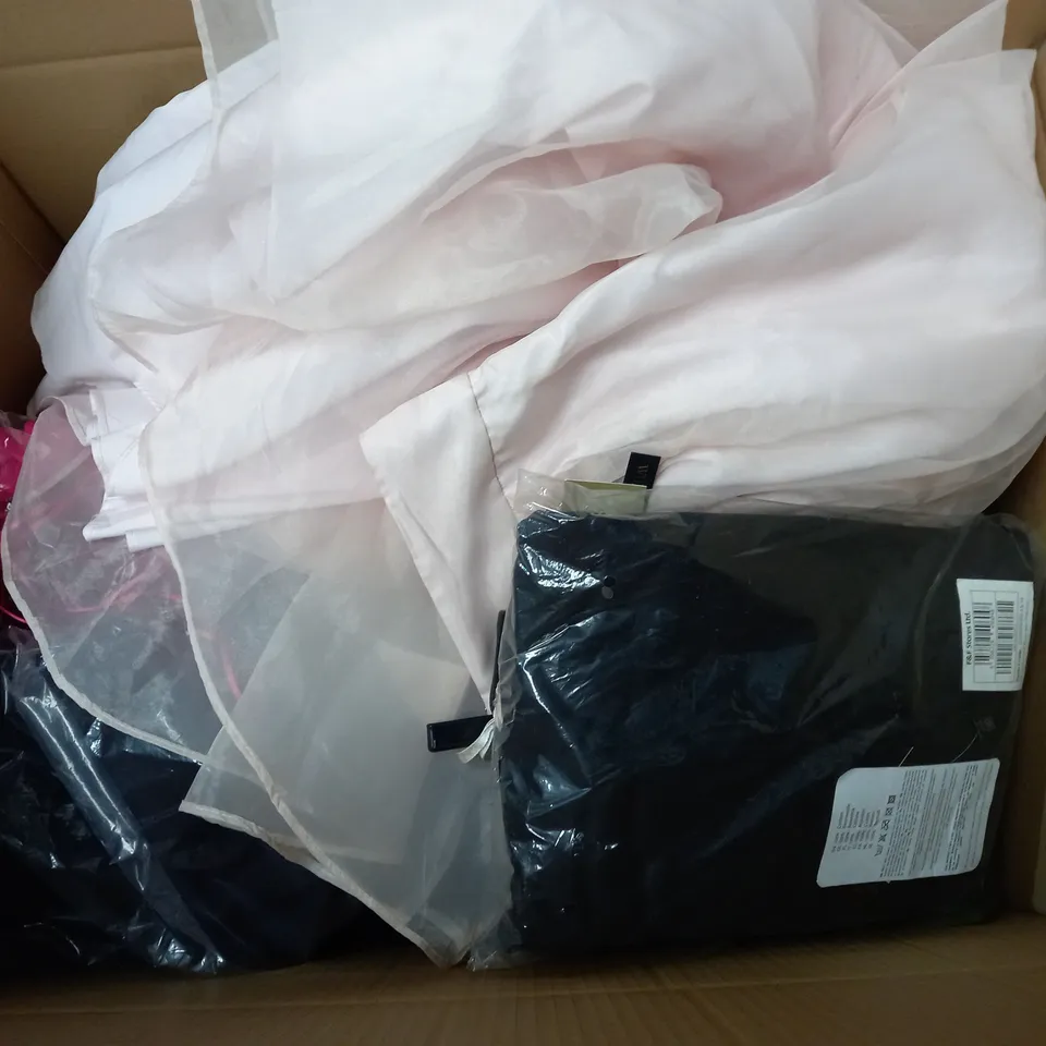 BOX OF APPROXIMATELY 25 ASSORTED CLOTHING ITEMS TO INCLUDE TROUSERS , BAG , HOODIE ETC