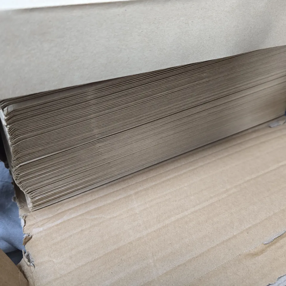 BOX OF SIZE 4 ENVELOPS 