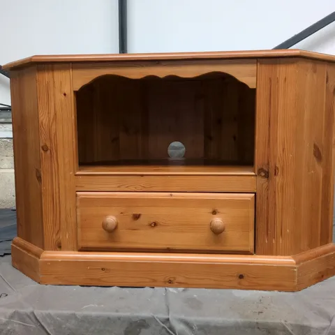 CORNER TV STAND WITH DRAWER PINE