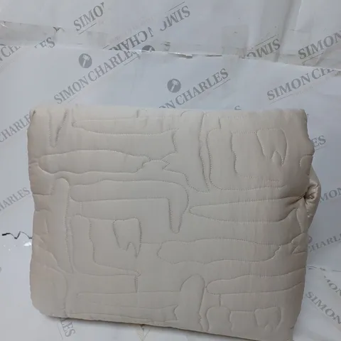 BOXED K BY KELLY HOPPEN ABSTRACT GEO BEDSPREAD AND SHAMS IN LATTE - DOUBLE