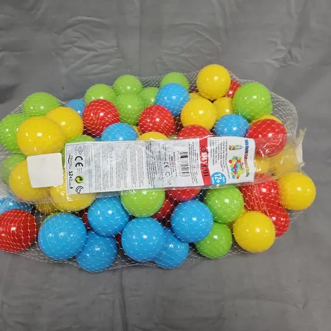 MULTICOLOURED PLASTIC PLAY BALLS IN MESH BAG – TOY SET