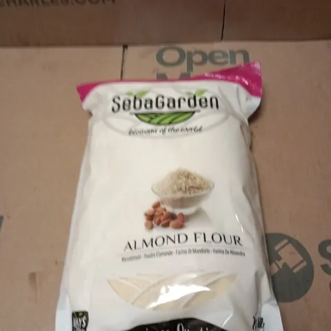 APPROXIMATELY 15 ASSORTED FOOD ITEMS INCLUDING ALMOND FLOUR AND BILTONG BOSS BEEF CHILLI BITES 
