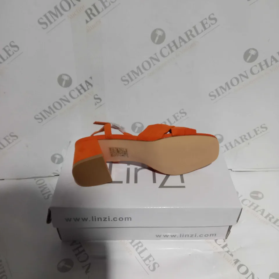 BOXED PAIR OF LINZI CHARLOTTE ORANGE BLOCK HEELS SIZE 5