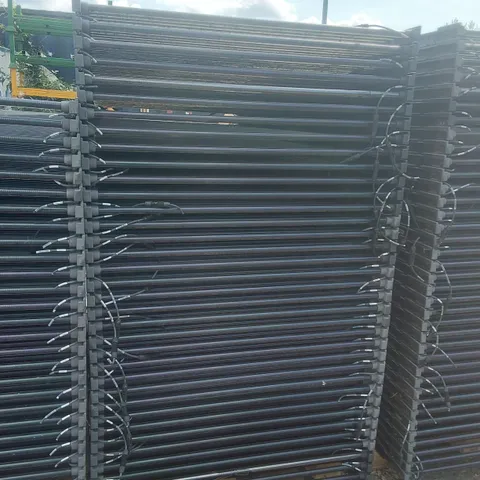 PALLET CONTAINING A VERY LARGE QUANTITY OF SOLAR PANELS 