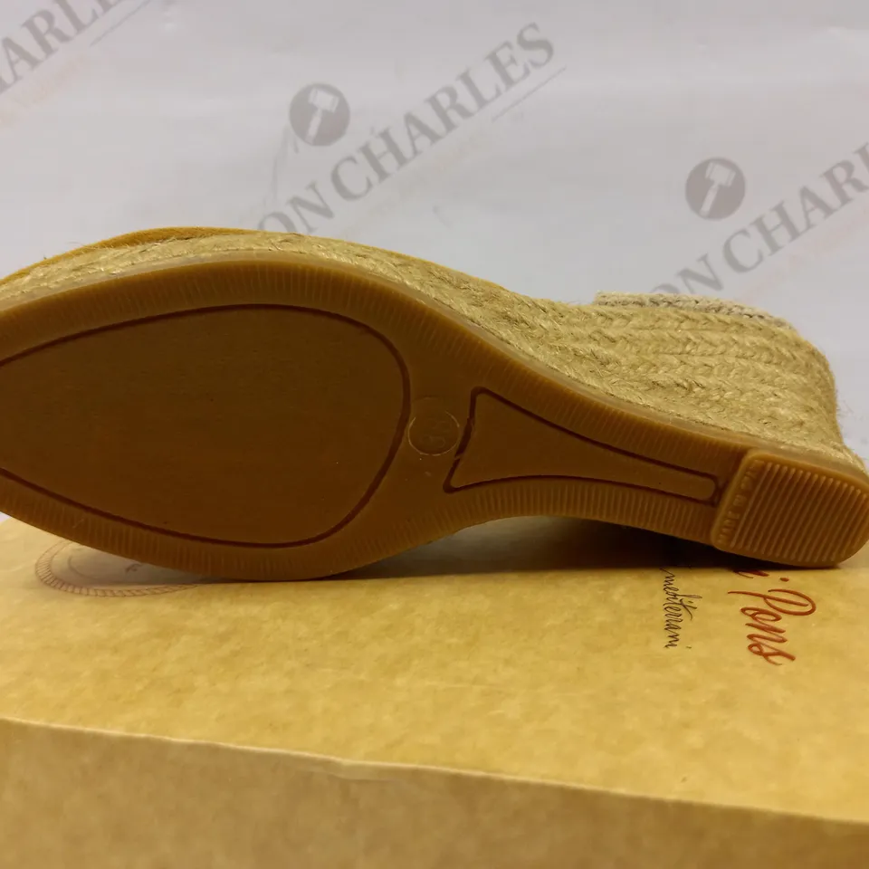 BOXED TONI PONS LLORET SIZE 38