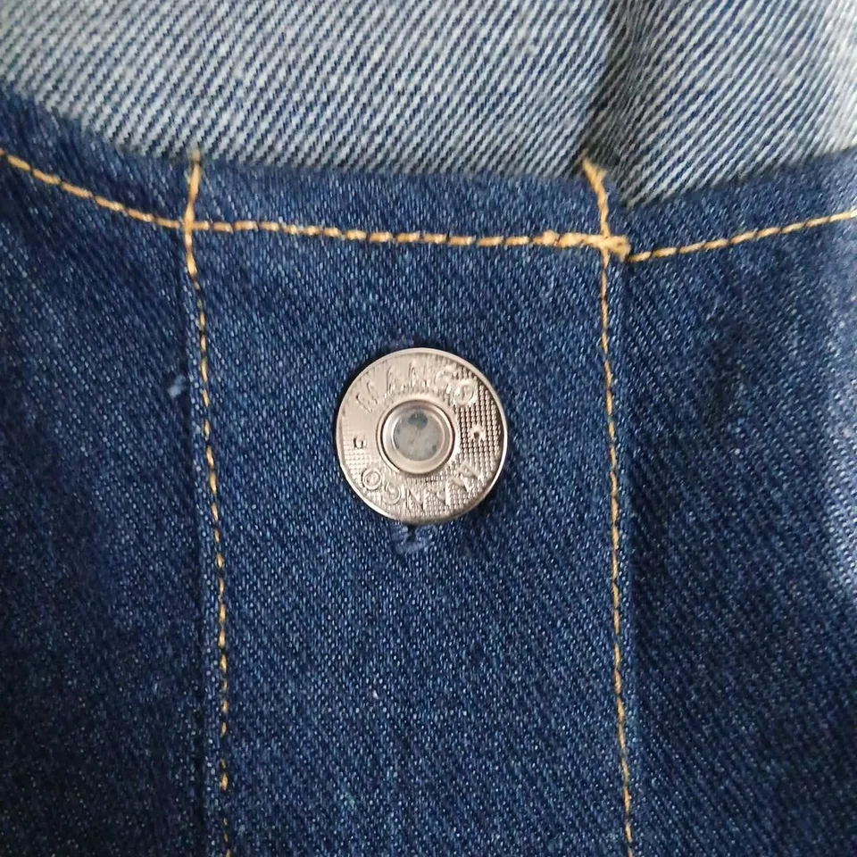 MANGO DENIM TWO-TONE SLEEVELESS VEST WITH FRONT SNAPS