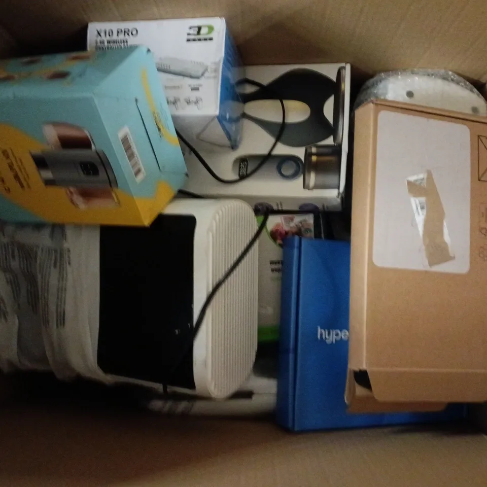 APPROXIMATELY 10 ASSORTED ELECTRICAL ITEMS TO INCLUDE PURIVON PELVITONE, CHIATO MILKPLAY, 3D GAME X10 PRO, ETC - COLLECTION ONLY
