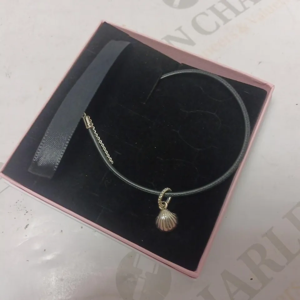 PANDORA ROPE STYLE BRACELET WITH SHELL PENDANT