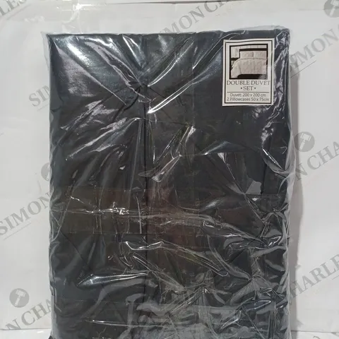 BRITAIN'S BEDDING PINTUCK DUVET COVET SET IN CHARCOAL - DOUBLE SIZE