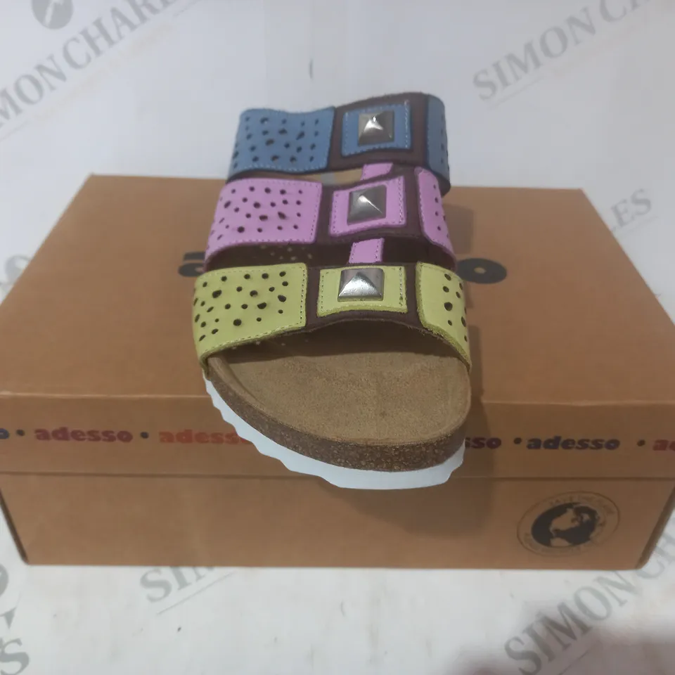 BOXED PAIR OF ADESSO OPEN TOE SANDALS IN BLUE/PINK/YELLOW SIZE 7