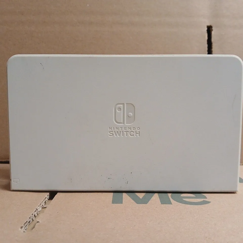 NINTENDO SWITCH DOCK IN WHITE