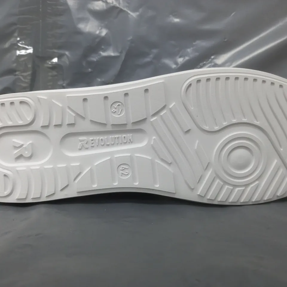 BOXED PAIR OF RIEKER PLATFORM TRAINERS IN WHITE SIZE 8