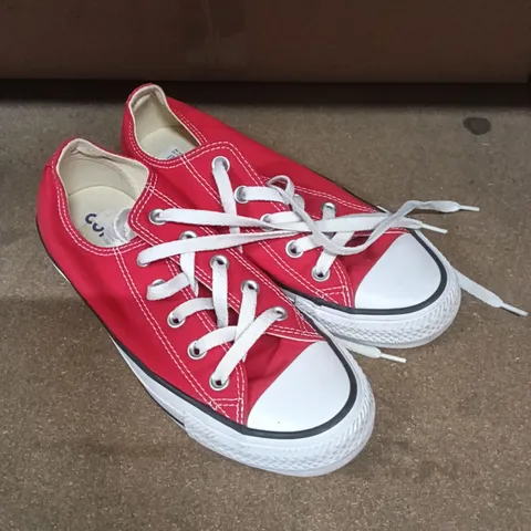 CONVERSE-STYLE RED CANVAS SNEAKERS – UK 4
