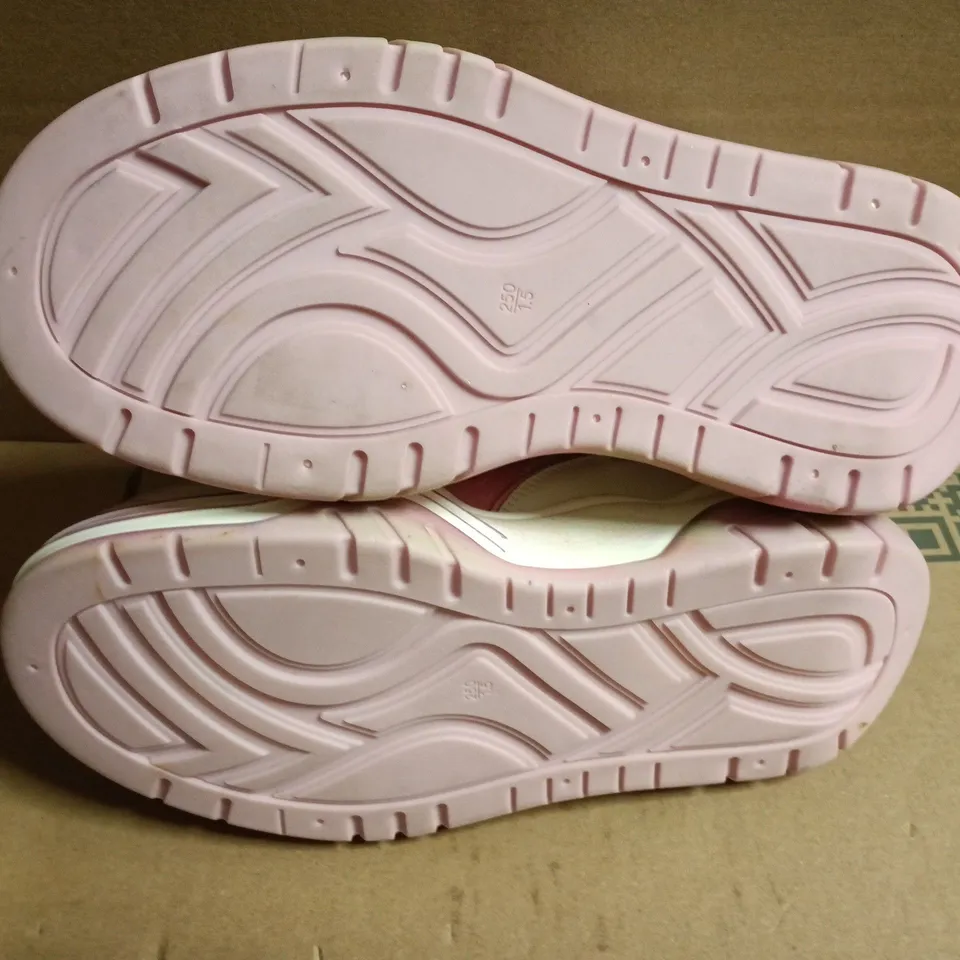 BOXED CHILDREN'S PINK & WHITE CHUNKY-SOLE SNEAKERS - 250/1.5