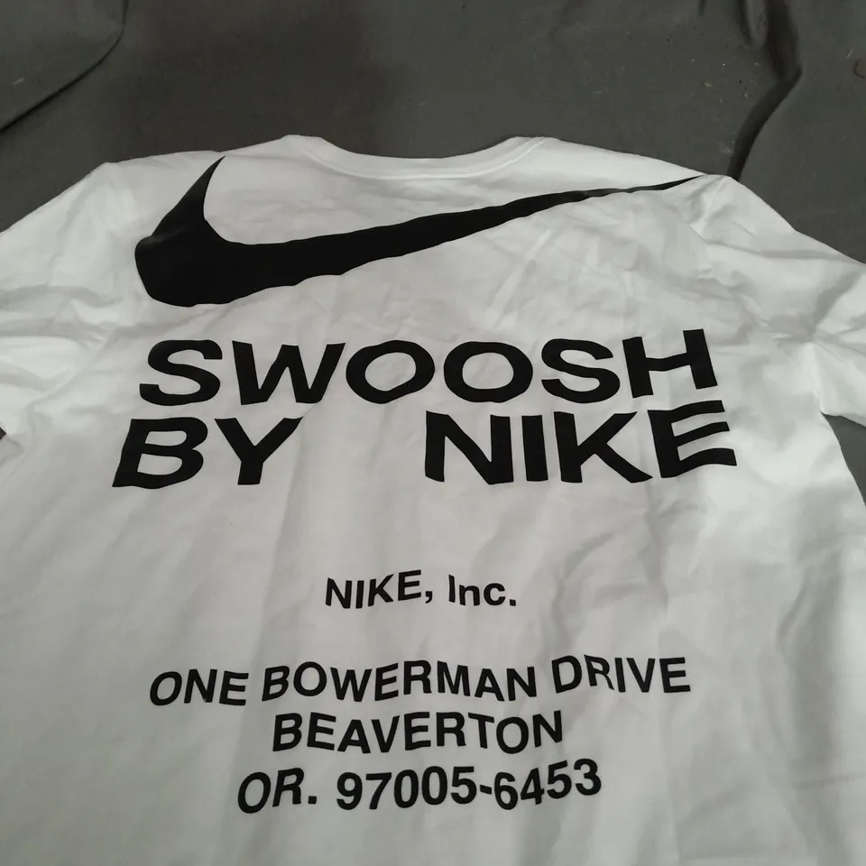 THE NIKE TEE IN WHITE - SIZE SMALL