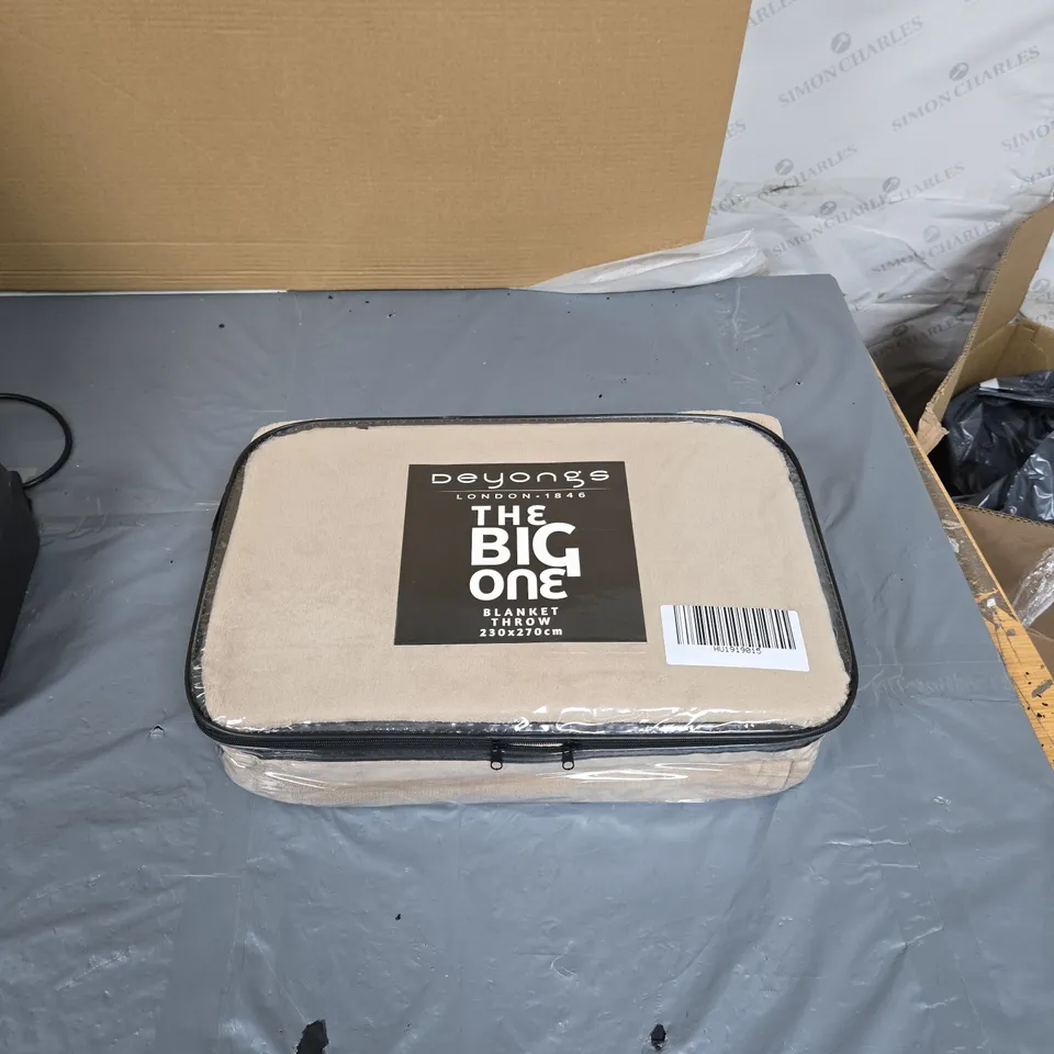 DEYONGS THE BIG ONE BLANKET THROW 230 X 270 CM – BEIGE STORAGE BAG