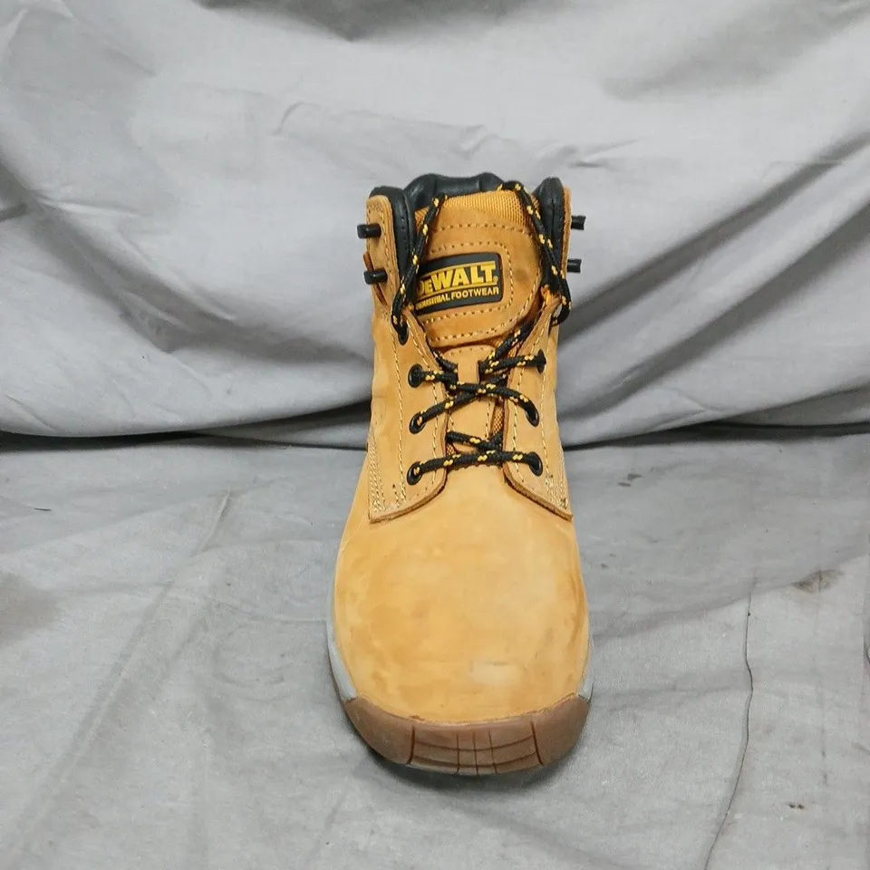 UNBOXED PAIR OF DEWALT WORK BOOTS - STEEL TOE CAP TAN NUBUCK, BLACK PADDED COLLAR - SIZE 4